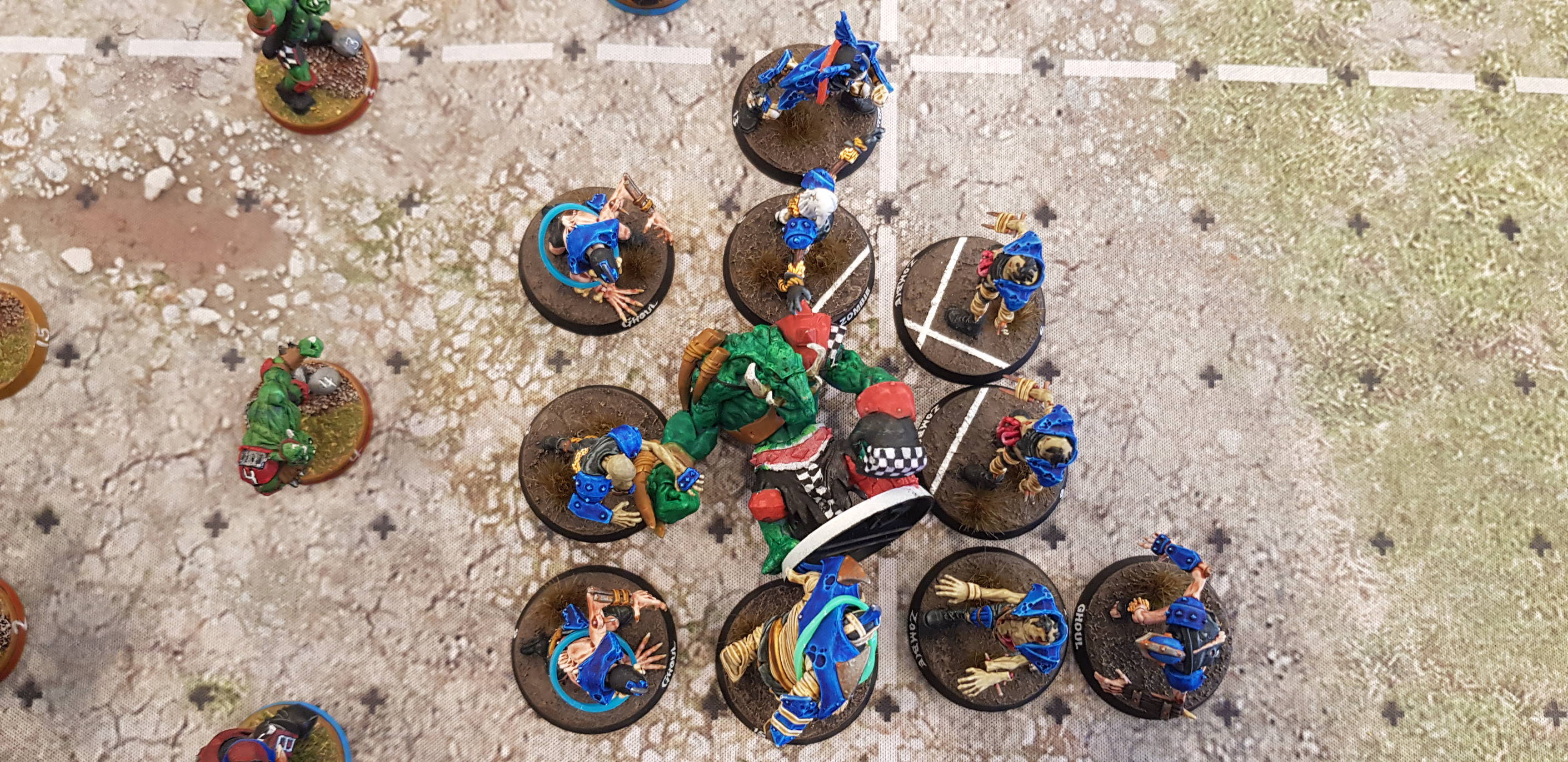 Shambling Undead vs. a lonley Troll